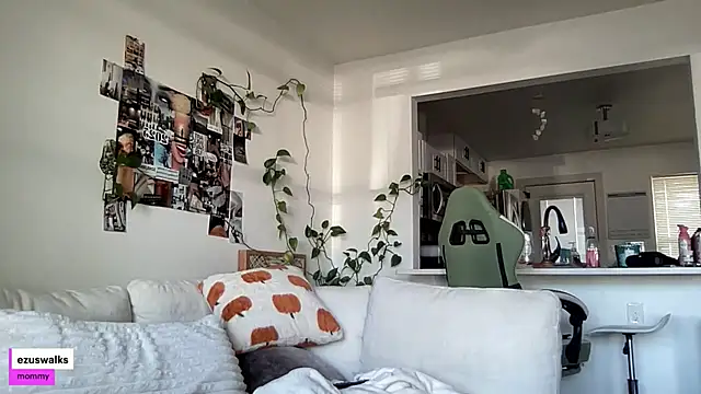 ezuswalks online show from 8, 10, 2025
