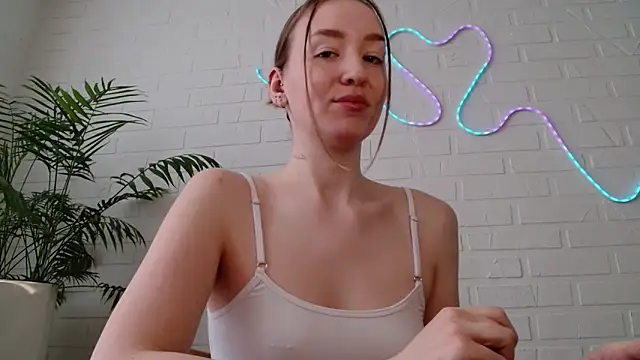 Snapshot of WhitePrincessLuna chatting on 19, 2, 2026 WhitePrincessLuna online show from 19, 2, 2026