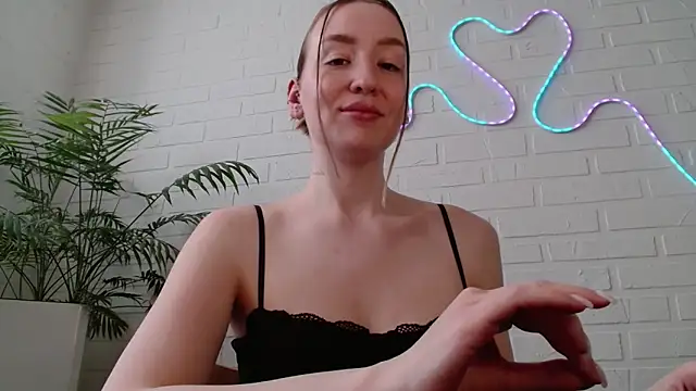 Snapshot of WhitePrincessLuna chatting on 10, 3, 2026 WhitePrincessLuna online show from 10, 3, 2026