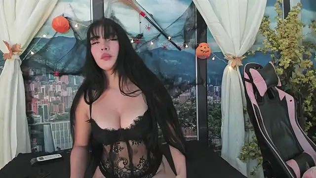 Sarahwalkerr online show from 20, 10, 2025