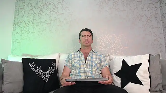 JuanKarloz  online show from 2, 10, 2025