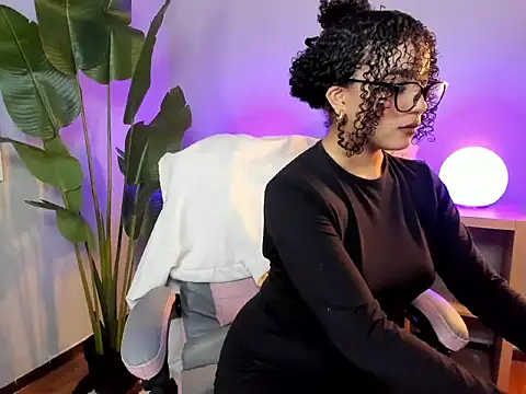 hannax   online show from 12, 9, 2025