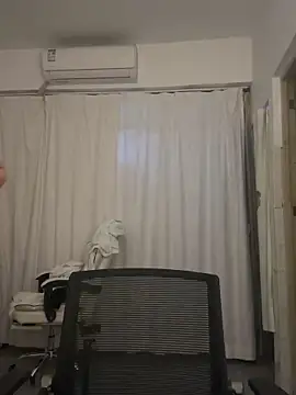 Snapshot of wly2028 chatting on 13, 10, 2025 wly2028 online show from 13, 10, 2025