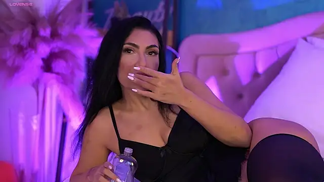 Bella Jonnes online show from 20, 12, 2025