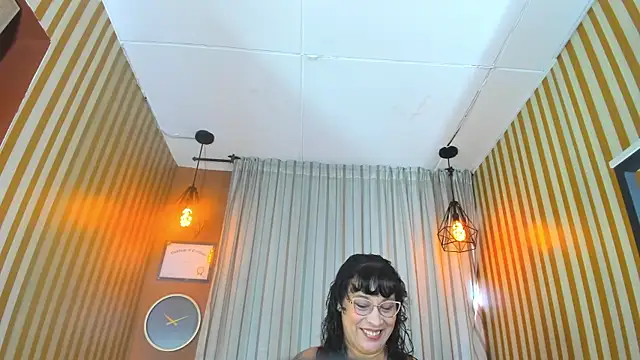 Jenni Zeller online show from 8, 11, 2025