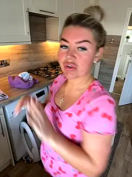 EmilyKingg online show from 22, 9, 2025