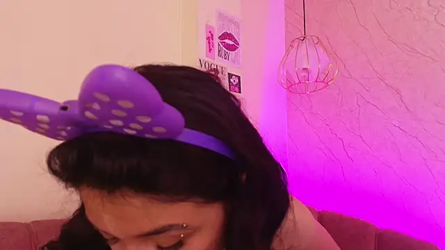 april bennett online show from 21, 11, 2025