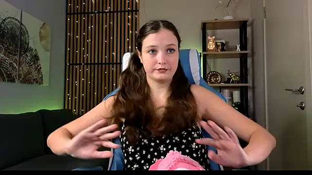 Angel Lilly online show from 19, 9, 2025