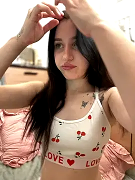 Cuddlies Lili online show from 1, 10, 2025