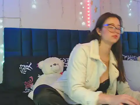 nikolle huyt online show from 1, 10, 2025