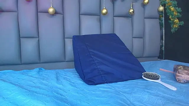 kissme luna online show from 19, 12, 2025