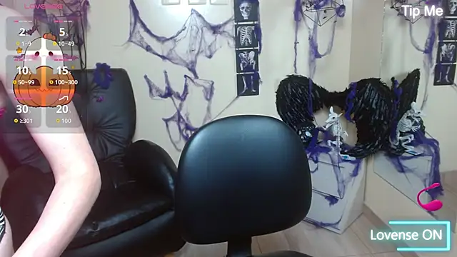 Snapshot of Bom_BomXX chatting on 30, 10, 2025 Bom BomXX online show from 30, 10, 2025