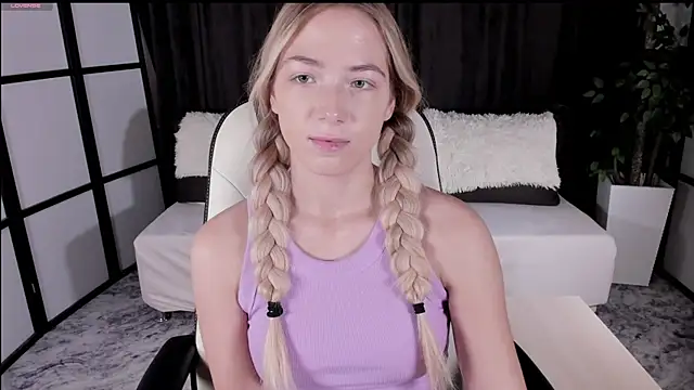 Snapshot of Susan_Mimi chatting on 11, 10, 2025 Susan Mimi online show from 11, 10, 2025