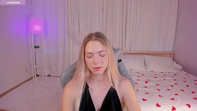 Snapshot of Susan_Mimi chatting on 15, 10, 2025 Susan Mimi online show from 15, 10, 2025