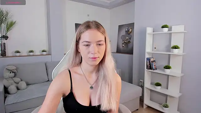 Snapshot of Susan_Mimi chatting on 18, 10, 2025 Susan Mimi online show from 18, 10, 2025