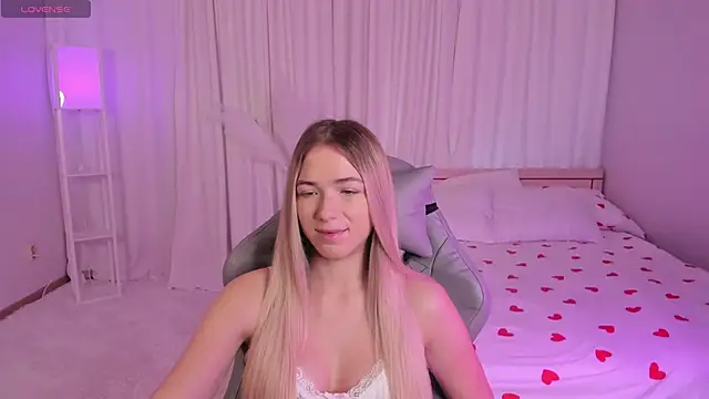 Snapshot of Susan_Mimi chatting on 10, 11, 2025 Susan Mimi online show from 10, 11, 2025