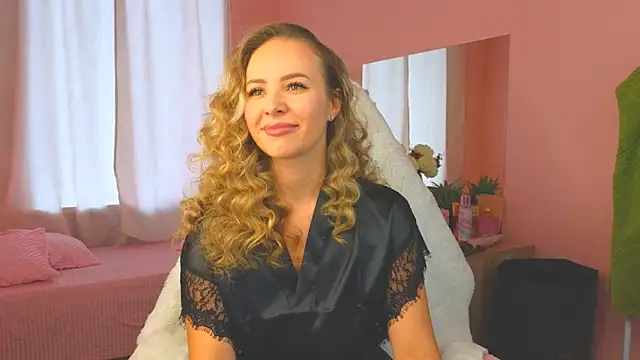 Snapshot of Hloya_Mei chatting on 11, 10, 2025 Hloya Mei online show from 11, 10, 2025