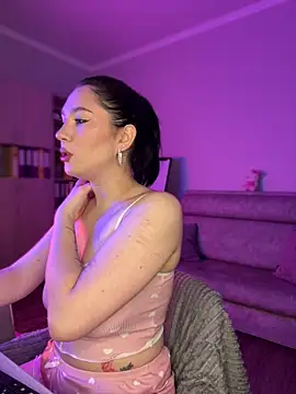 CurvyWoman- online show from 5, 10, 2025