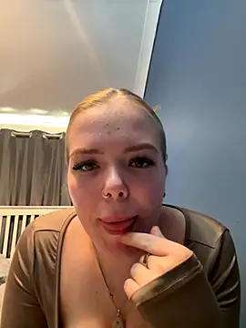 prettycocomae online show from 10, 9, 2025