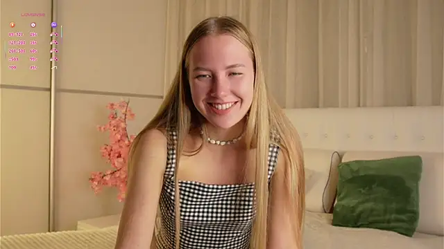 Snapshot of AlbaMesick chatting on 13, 10, 2025 AlbaMesick online show from 13, 10, 2025