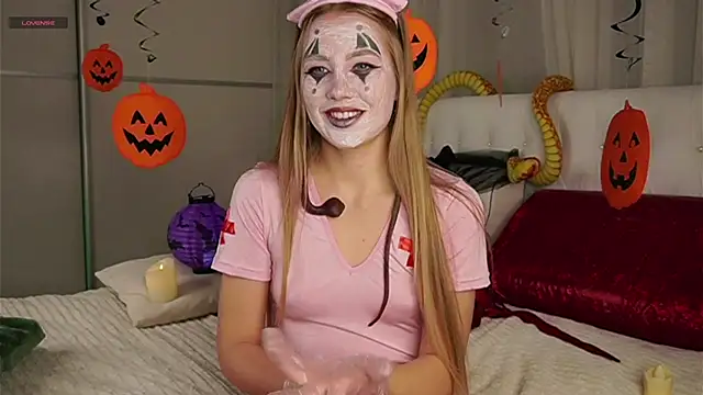 Snapshot of AlbaMesick chatting on 29, 10, 2025 AlbaMesick online show from 29, 10, 2025