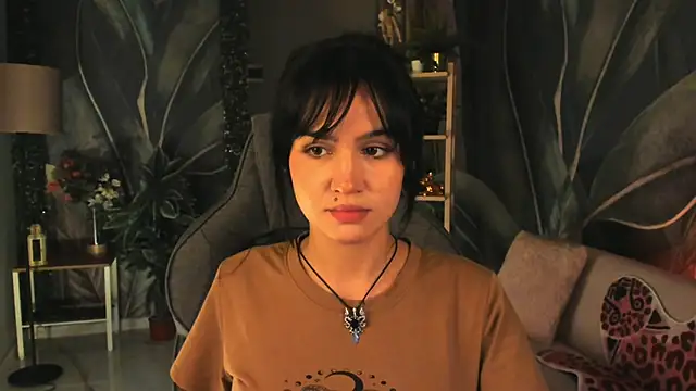 Snapshot of MonicaFarmer chatting on 13, 10, 2025 MonicaFarmer online show from 13, 10, 2025