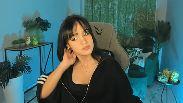 Snapshot of MonicaFarmer chatting on 18, 10, 2025 MonicaFarmer online show from 18, 10, 2025