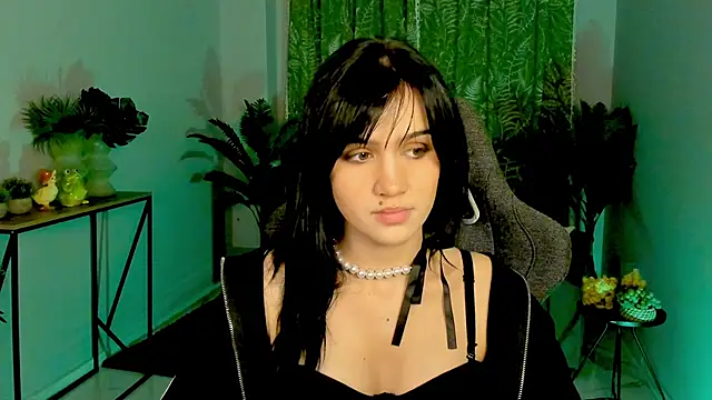 Snapshot of MonicaFarmer chatting on 23, 10, 2025 MonicaFarmer online show from 23, 10, 2025