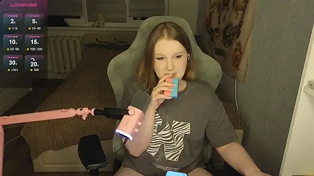 Snapshot of OliviaBlade chatting on 18, 10, 2025 OliviaBlade online show from 18, 10, 2025