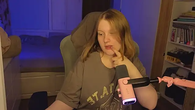 Snapshot of OliviaBlade chatting on 11, 11, 2025 OliviaBlade online show from 11, 11, 2025