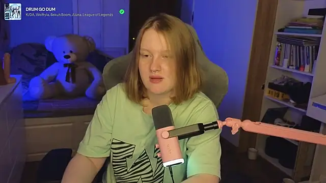 Snapshot of OliviaBlade chatting on 12, 11, 2025 OliviaBlade online show from 12, 11, 2025