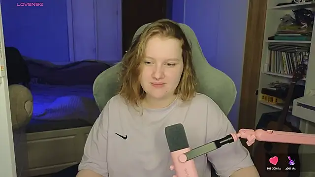 Snapshot of OliviaBlade chatting on 22, 11, 2025 OliviaBlade online show from 22, 11, 2025