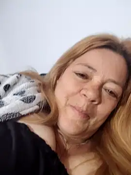 Casandra Cruz online show from 14, 9, 2025