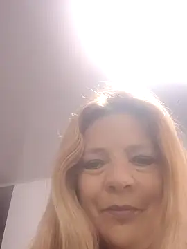 Casandra Cruz online show from 18, 9, 2025