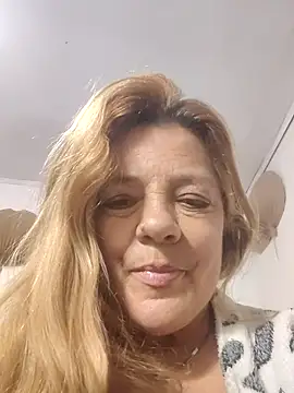Casandra Cruz online show from 21, 9, 2025