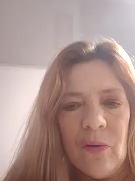 Casandra Cruz online show from 26, 9, 2025