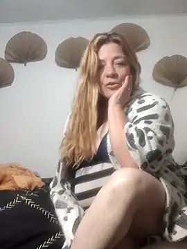 Casandra Cruz online show from 28, 9, 2025