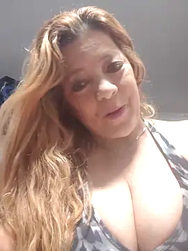 Casandra Cruz online show from 30, 9, 2025
