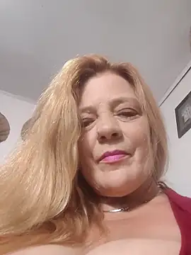 Casandra Cruz online show from 3, 10, 2025