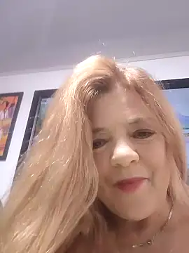 Casandra Cruz online show from 3, 10, 2025