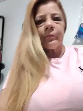 Casandra Cruz online show from 5, 10, 2025
