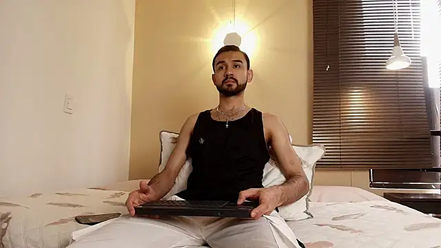 Snapshot of Axel_Moon_S chatting on 5, 11, 2025 Axel Moon S online show from 5, 11, 2025