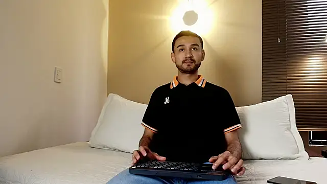 Snapshot of Axel_Moon_S chatting on 25, 11, 2025 Axel Moon S online show from 25, 11, 2025