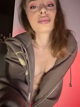 Snapshot of BabyBee_ chatting on 27, 10, 2025 BabyBee online show from 27, 10, 2025