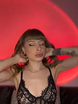 Snapshot of BabyBee_ chatting on 21, 11, 2025 BabyBee online show from 21, 11, 2025