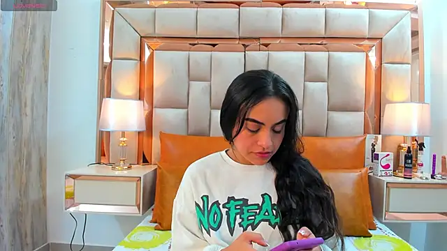 Leslie Bussh  online show from 9, 11, 2025