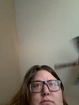 Snapshot of amberlynntun chatting on 18, 11, 2025 amberlynntun online show from 18, 11, 2025