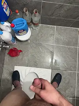 Snapshot of LAZ3R1 chatting on 8, 10, 2025 LAZ3R1 online show from 8, 10, 2025