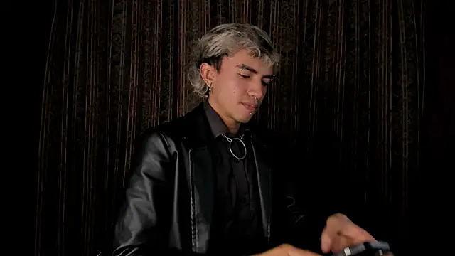 Snapshot of guynextdo0r chatting on 6, 1, 2026 guynextdo0r online show from 6, 1, 2026