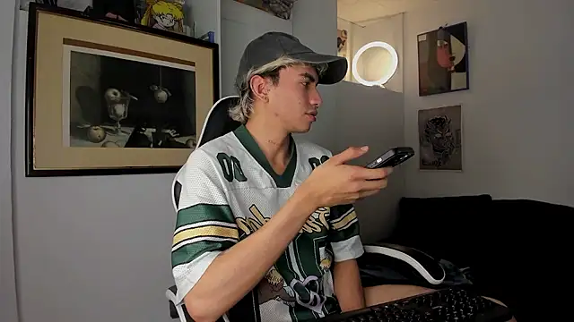 Snapshot of guynextdo0r chatting on 15, 1, 2026 guynextdo0r online show from 15, 1, 2026